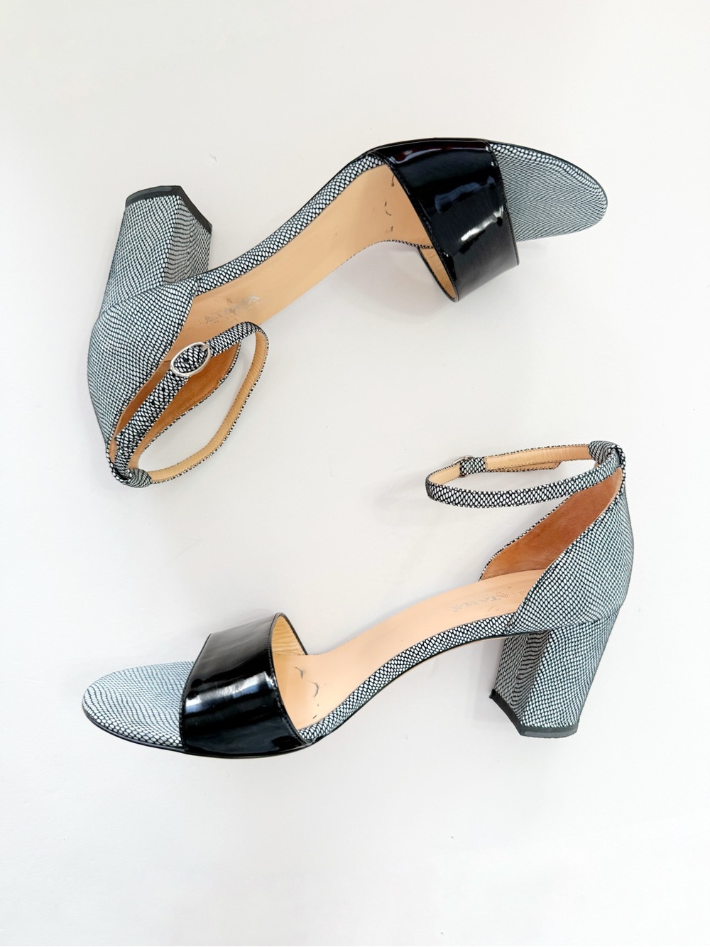 AQUATALIA black white print patent leather open toe chunky heel sandals - Picture 4 of 11